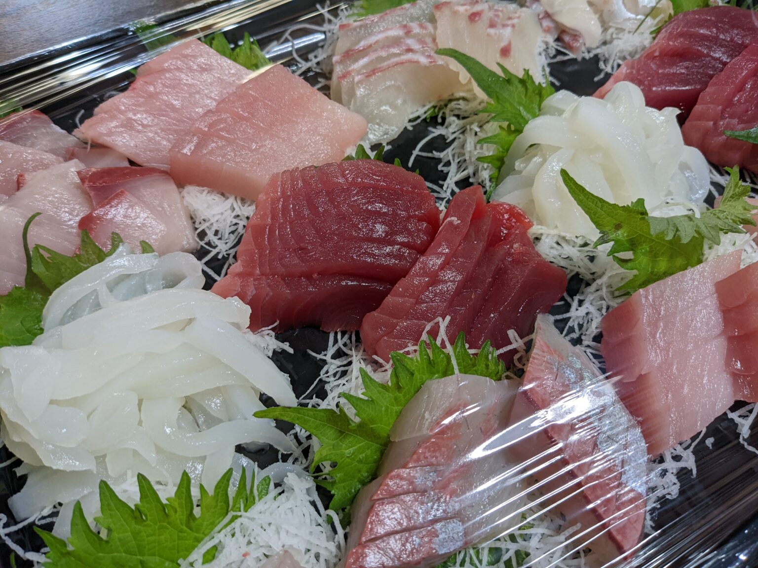 尾鷲の新鮮な刺身をお持ち帰り！「魚鉄商店」 | じゃっくのグルメ旅日記